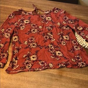 Floral top size small